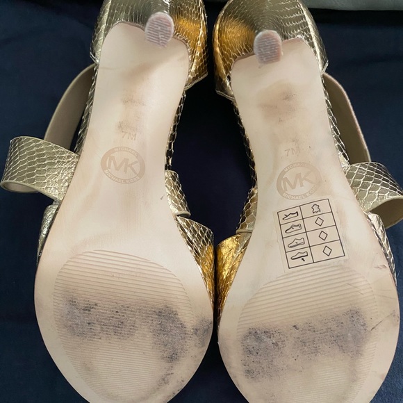 Shoes - Picture 4 of 7